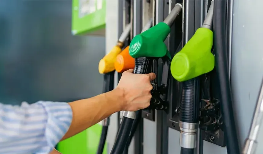 Benzine zam geliyor.. Salı günü tabelalar değişecek