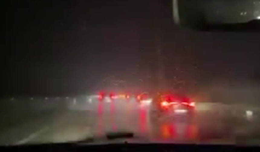 Karasu'da sağanak trafiği durdurdu