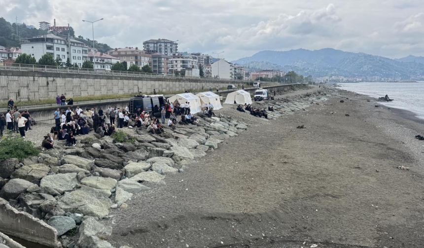 Rize'de denizde kaybolan 11 yaşındaki çocuk aranıyor