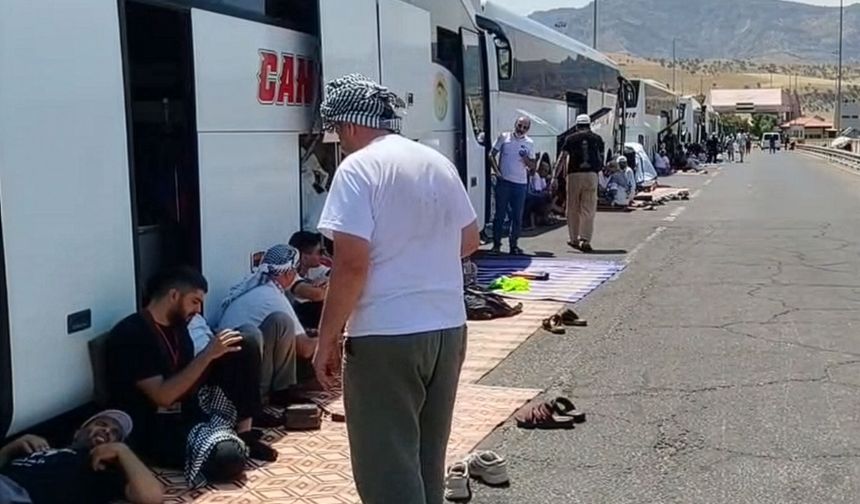 Filistin konvoyu Irak sınırında durduruldu