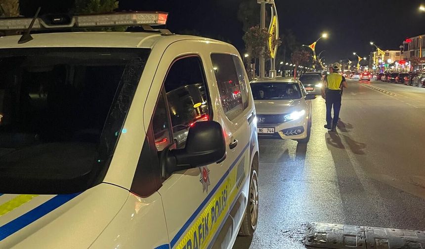 Emniyet ekipleri Karasu'da tatil sezonunda 24 saat sahada