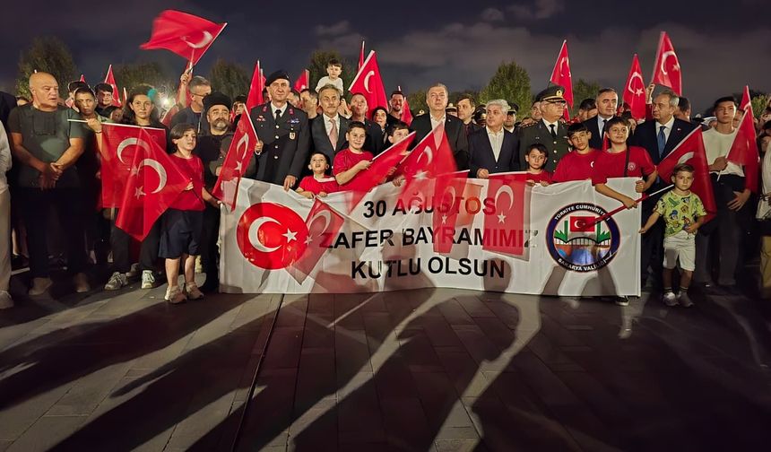 Zafer Bayramı'nda meşaleli zafer yürüyüşü