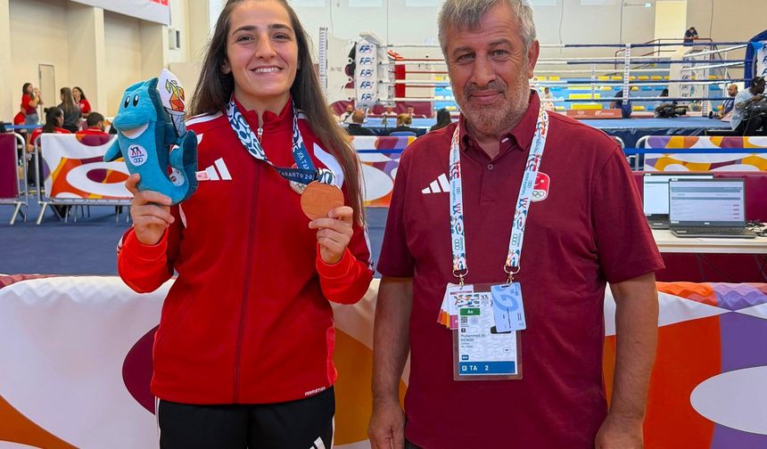 Sakaryalı boksör Ece Asude’den Akdeniz Oyunları’nda bronz madalya