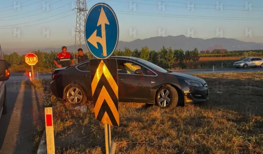 Akyazı'da otomobille tır çarpıştı... 4 yaralı