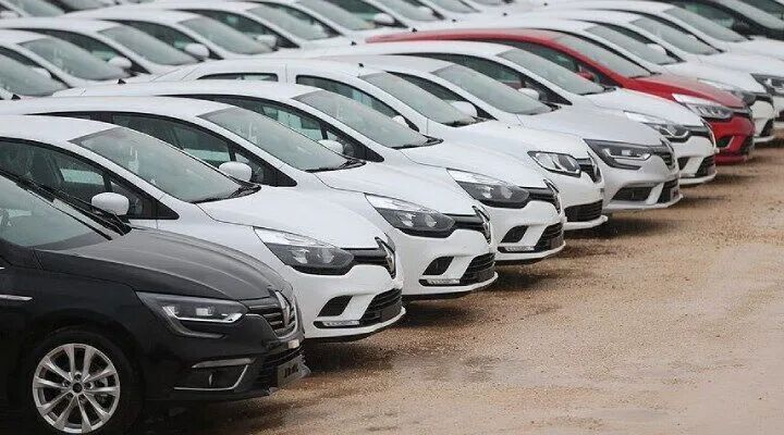 <p>En çok ilgi gören otomobil modelleri ise şu şekilde belirlendi:</p>
<p>Fiat Egea</p>
<p>Renault Clio</p>
<p>Renault Megane</p>
<p>Opel Astra</p>
<p>Toyota Corolla</p>
<p>Ford Focus</p>
<p>Volkswagen Passat</p>
<p>Honda Civic</p>
<p>Volkswagen Polo</p>
<p>Opel Corsa</p>