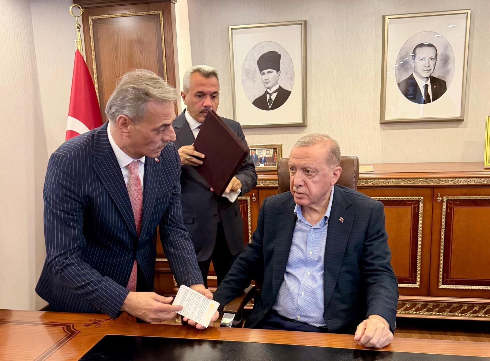 Alemdar, Cumhurbaşkanı Erdoğan’la Rize'de görüştü... Cumhurbaşkanı, Endüstri Bölgesi'nin çözümü için bakanlara talimat verdi