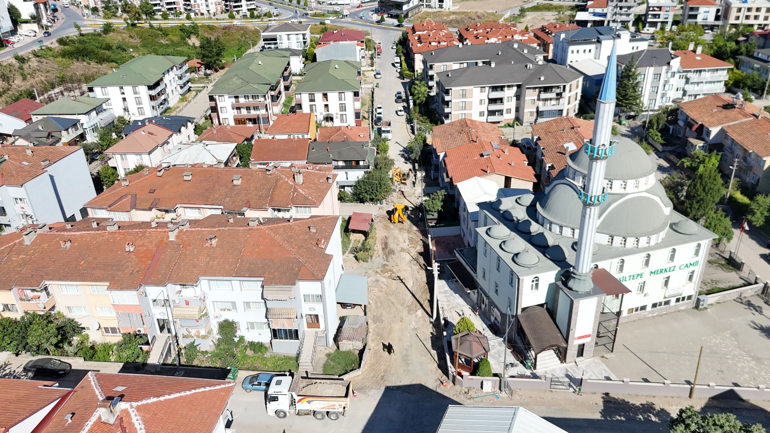 Erenler Beledi̇yesi̇ 15 Sokakta Daha Asfalt İçi̇n Çalişmalara Başladi (4)